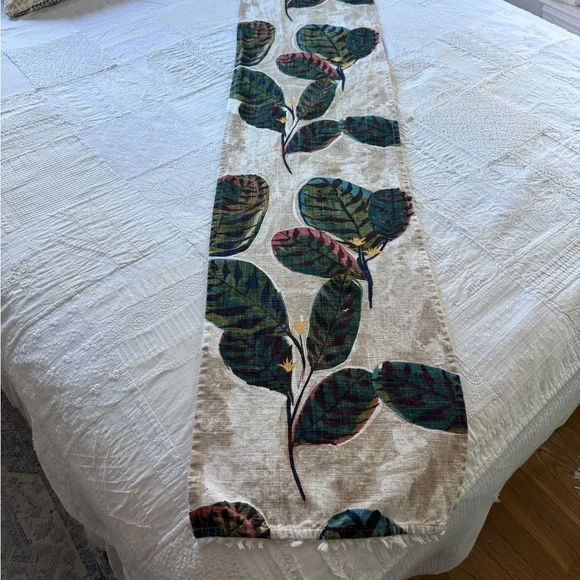 Table Runner - Picture 11 of 16